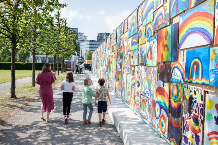 <strong>Ugo Rondinone Reveals Outdoor Installation Project <em>your age and my age and the age of the rainbow </em>at the Belvedere in Vienna, Austria</strong>