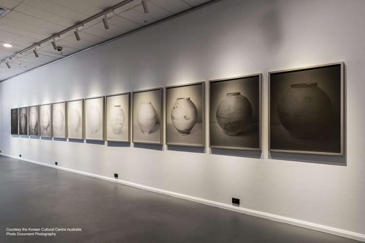 <strong>The Art Gallery of New South Wales Acquires Thirteen Works by Koo Bohnchang, Including the <em>Moon Jar </em>Series <em>Moon Rising III </em></strong>